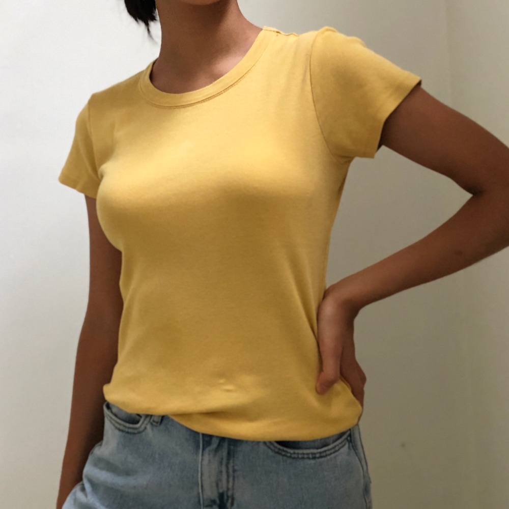 BRANDY MELVILLE YELLOW TEE!!